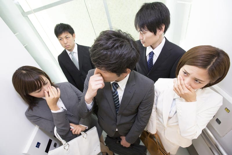 エレベーターの異臭・臭い