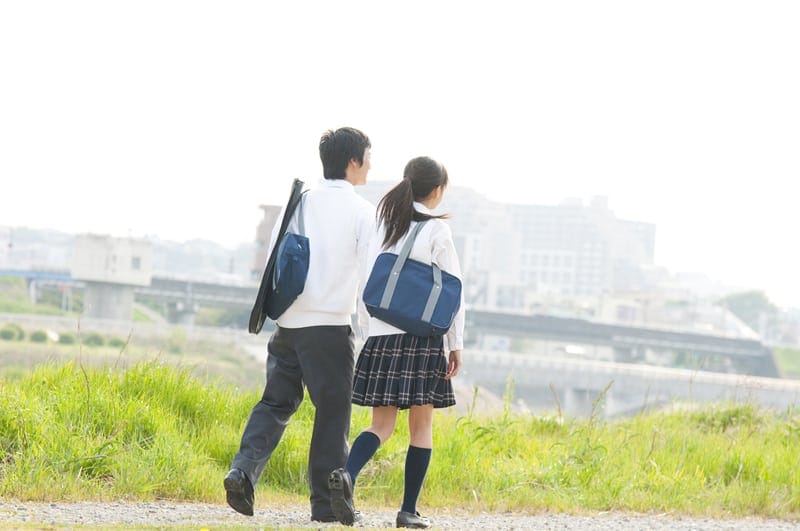 中学生カップル