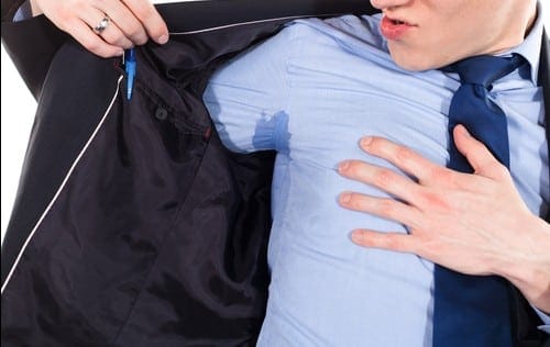脇汗がすごい男性